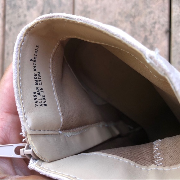 Light Pink Charlotte Russe Ankle Boots W/Gold Reflective Heels! (Size 9) - Picture 4 of 5